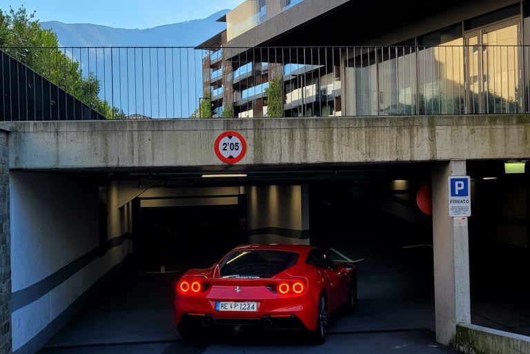 Underground parking • Paradiso • 3 min from station